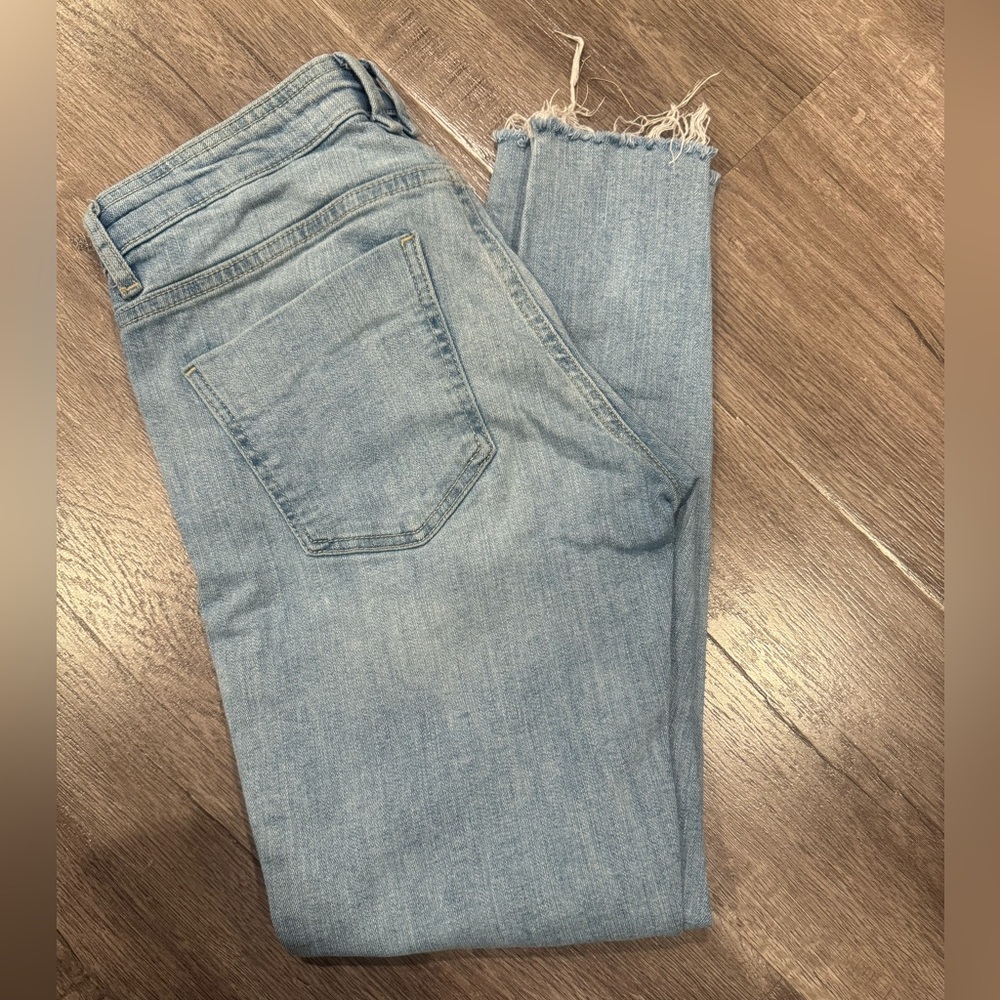 Zara women’s basic light wash denim jeans